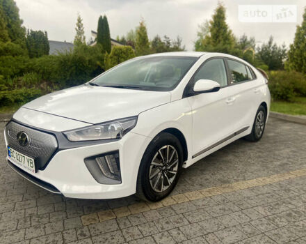 Белый Хендай Ioniq, объемом двигателя 0 л и пробегом 22 тыс. км за 18600 $, фото 1 на Automoto.ua