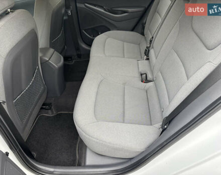 Белый Хендай Ioniq, объемом двигателя 0 л и пробегом 79 тыс. км за 14600 $, фото 23 на Automoto.ua