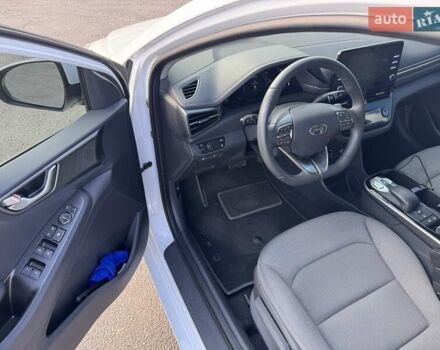 Белый Хендай Ioniq, объемом двигателя 0 л и пробегом 35 тыс. км за 16300 $, фото 12 на Automoto.ua