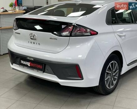 Белый Хендай Ioniq, объемом двигателя 0 л и пробегом 82 тыс. км за 16490 $, фото 8 на Automoto.ua