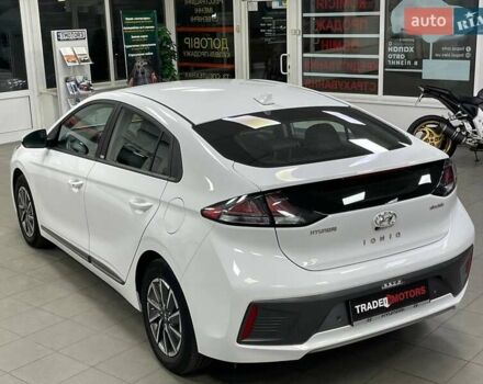 Белый Хендай Ioniq, объемом двигателя 0 л и пробегом 82 тыс. км за 16490 $, фото 12 на Automoto.ua