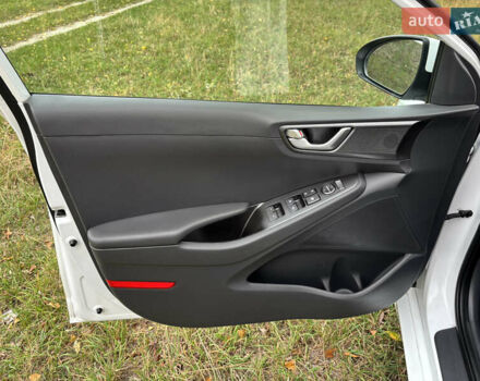 Белый Хендай Ioniq, объемом двигателя 0 л и пробегом 79 тыс. км за 14600 $, фото 16 на Automoto.ua