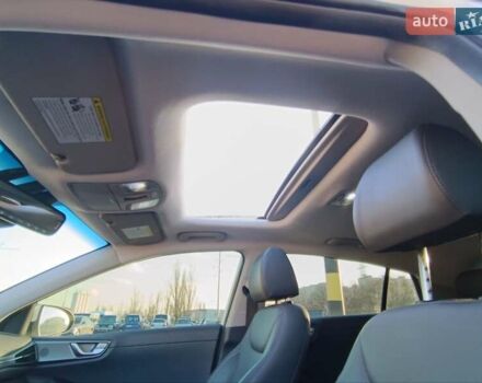 Белый Хендай Ioniq, объемом двигателя 1.58 л и пробегом 123 тыс. км за 19300 $, фото 9 на Automoto.ua