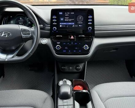 Белый Хендай Ioniq, объемом двигателя 0 л и пробегом 43 тыс. км за 18200 $, фото 60 на Automoto.ua