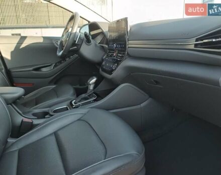 Белый Хендай Ioniq, объемом двигателя 1.58 л и пробегом 123 тыс. км за 19300 $, фото 14 на Automoto.ua