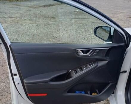 Білий Хендай Ioniq, об'ємом двигуна 0 л та пробігом 62 тис. км за 17900 $, фото 24 на Automoto.ua