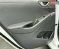 Хендай Ioniq 2021 в Луцке на Automoto.ua Белый Хендай Ioniq, объемом двигателя 0 л и пробегом 59 тыс. км за 17240 $, фото 35 на Automoto.ua
