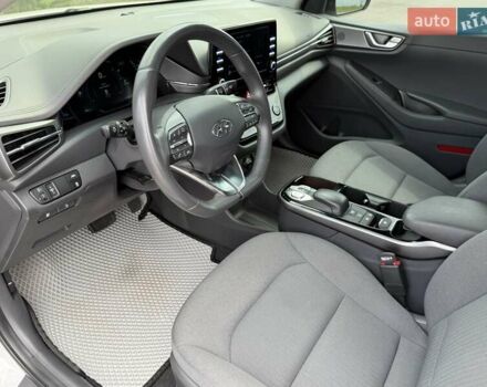 Белый Хендай Ioniq, объемом двигателя 0 л и пробегом 43 тыс. км за 18200 $, фото 37 на Automoto.ua