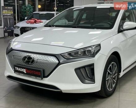 Белый Хендай Ioniq, объемом двигателя 0 л и пробегом 82 тыс. км за 16490 $, фото 3 на Automoto.ua