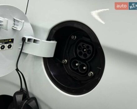 Хендай Ioniq 2021 в Луцке на Automoto.ua Белый Хендай Ioniq, объемом двигателя 0 л и пробегом 59 тыс. км за 17240 $, фото 12 на Automoto.ua