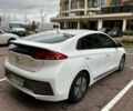 Белый Хендай Ioniq, объемом двигателя 1.58 л и пробегом 49 тыс. км за 21500 $, фото 5 на Automoto.ua