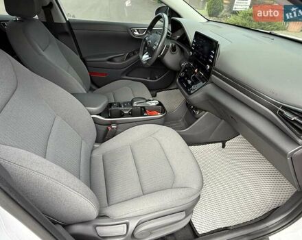 Белый Хендай Ioniq, объемом двигателя 0 л и пробегом 43 тыс. км за 18200 $, фото 49 на Automoto.ua