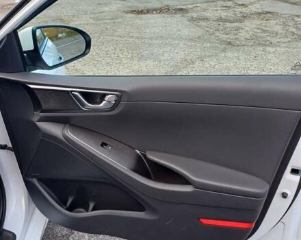 Білий Хендай Ioniq, об'ємом двигуна 0 л та пробігом 62 тис. км за 17900 $, фото 11 на Automoto.ua