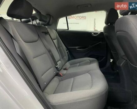 Белый Хендай Ioniq, объемом двигателя 0 л и пробегом 82 тыс. км за 16490 $, фото 40 на Automoto.ua
