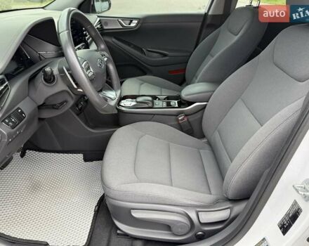 Белый Хендай Ioniq, объемом двигателя 0 л и пробегом 43 тыс. км за 18200 $, фото 33 на Automoto.ua