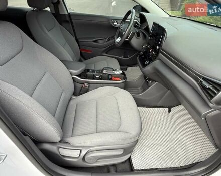 Белый Хендай Ioniq, объемом двигателя 0 л и пробегом 43 тыс. км за 18200 $, фото 48 на Automoto.ua