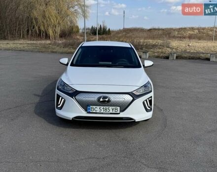 Белый Хендай Ioniq, объемом двигателя 0 л и пробегом 35 тыс. км за 16300 $, фото 2 на Automoto.ua