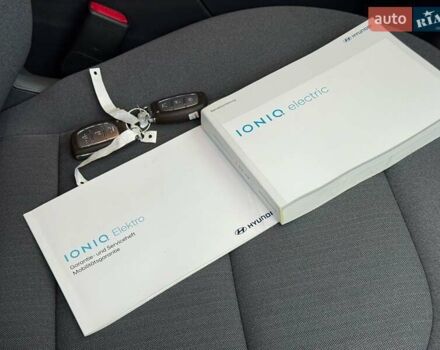 Хендай Ioniq 2021 в Луцке на Automoto.ua Белый Хендай Ioniq, объемом двигателя 0 л и пробегом 59 тыс. км за 17240 $, фото 28 на Automoto.ua