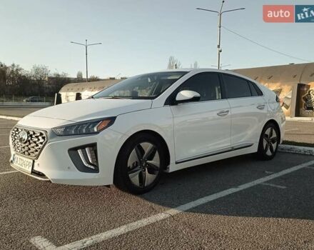 Белый Хендай Ioniq, объемом двигателя 1.58 л и пробегом 123 тыс. км за 19300 $, фото 1 на Automoto.ua