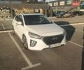Белый Хендай Ioniq, объемом двигателя 1.58 л и пробегом 123 тыс. км за 19300 $, фото 1 на Automoto.ua
