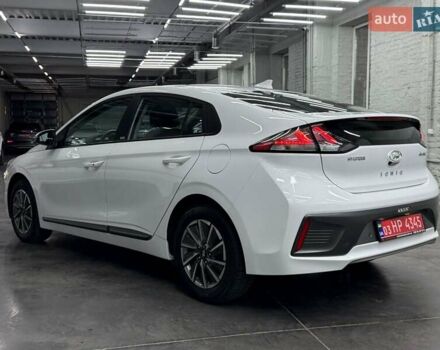 Хендай Ioniq 2021 в Луцке на Automoto.ua Белый Хендай Ioniq, объемом двигателя 0 л и пробегом 59 тыс. км за 17240 $, фото 8 на Automoto.ua