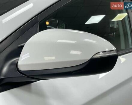 Белый Хендай Ioniq, объемом двигателя 0 л и пробегом 82 тыс. км за 16490 $, фото 13 на Automoto.ua
