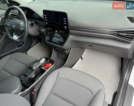 Белый Хендай Ioniq, объемом двигателя 0 л и пробегом 43 тыс. км за 18200 $, фото 55 на Automoto.ua