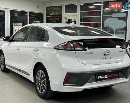 Белый Хендай Ioniq, объемом двигателя 0 л и пробегом 82 тыс. км за 16490 $, фото 11 на Automoto.ua