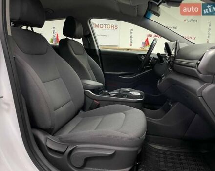 Белый Хендай Ioniq, объемом двигателя 0 л и пробегом 82 тыс. км за 16490 $, фото 38 на Automoto.ua