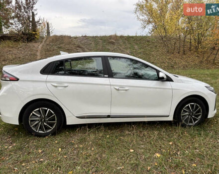 Белый Хендай Ioniq, объемом двигателя 0 л и пробегом 79 тыс. км за 14600 $, фото 3 на Automoto.ua