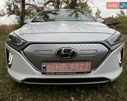 Белый Хендай Ioniq, объемом двигателя 0 л и пробегом 79 тыс. км за 14600 $, фото 6 на Automoto.ua
