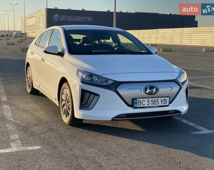 Белый Хендай Ioniq, объемом двигателя 0 л и пробегом 25 тыс. км за 16100 $, фото 3 на Automoto.ua