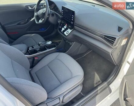 Белый Хендай Ioniq, объемом двигателя 0 л и пробегом 35 тыс. км за 16300 $, фото 13 на Automoto.ua