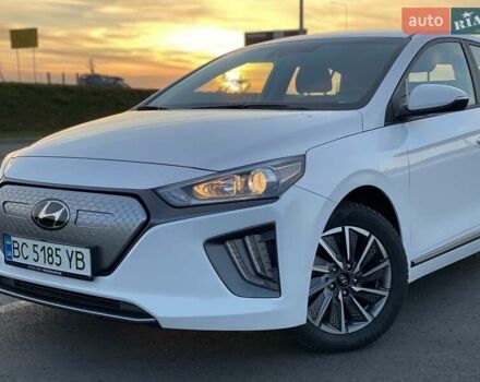 Белый Хендай Ioniq, объемом двигателя 0 л и пробегом 25 тыс. км за 16100 $, фото 2 на Automoto.ua