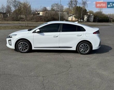 Белый Хендай Ioniq, объемом двигателя 0 л и пробегом 35 тыс. км за 16300 $, фото 1 на Automoto.ua