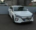 Белый Хендай Ioniq, объемом двигателя 0 л и пробегом 45 тыс. км за 18999 $, фото 2 на Automoto.ua