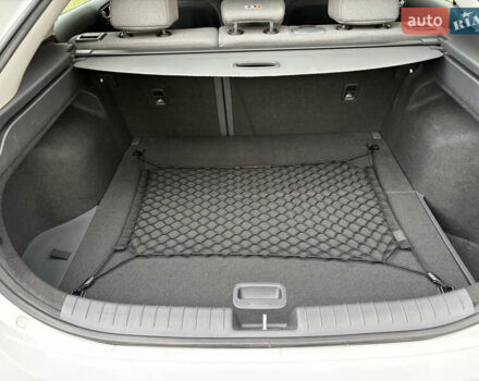 Белый Хендай Ioniq, объемом двигателя 0 л и пробегом 79 тыс. км за 14600 $, фото 26 на Automoto.ua