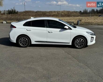 Белый Хендай Ioniq, объемом двигателя 0 л и пробегом 35 тыс. км за 16300 $, фото 6 на Automoto.ua