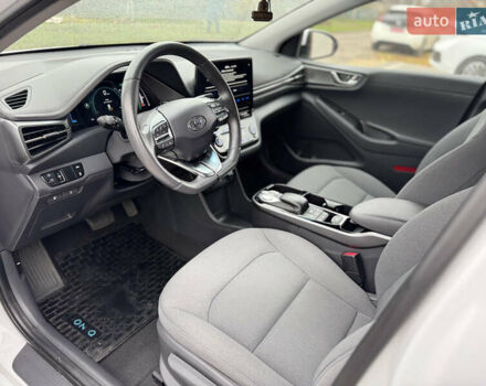 Білий Хендай Ioniq, об'ємом двигуна 0 л та пробігом 83 тис. км за 15264 $, фото 6 на Automoto.ua