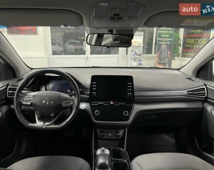 Белый Хендай Ioniq, объемом двигателя 0 л и пробегом 82 тыс. км за 16490 $, фото 26 на Automoto.ua