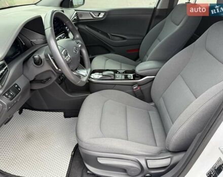 Белый Хендай Ioniq, объемом двигателя 0 л и пробегом 43 тыс. км за 18200 $, фото 34 на Automoto.ua