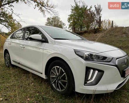 Белый Хендай Ioniq, объемом двигателя 0 л и пробегом 79 тыс. км за 14600 $, фото 8 на Automoto.ua