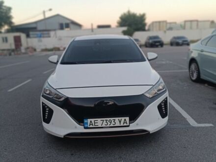 Хендай Ioniq 2016 у Дніпро (Дніпропетровську) на Automoto.ua Білий Хендай Ioniq, об'ємом двигуна 0 л та пробігом 106 тис. км за 13599 $, фото 1 на Automoto.ua