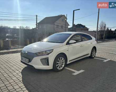 Білий Хендай Ioniq, об'ємом двигуна 0 л та пробігом 115 тис. км за 11000 $, фото 1 на Automoto.ua