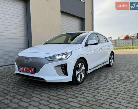 Белый Хендай Ioniq, объемом двигателя 0 л и пробегом 115 тыс. км за 12000 $, фото 1 на Automoto.ua