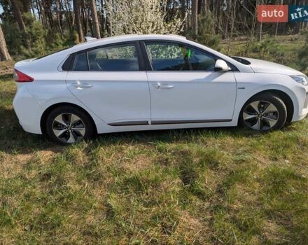 Білий Хендай Ioniq, об'ємом двигуна 0 л та пробігом 165 тис. км за 11400 $, фото 1 на Automoto.ua