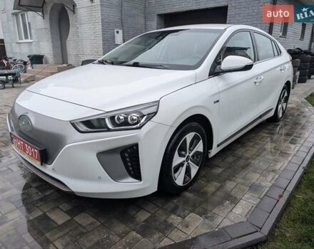 Белый Хендай Ioniq, объемом двигателя 0 л и пробегом 138 тыс. км за 12800 $, фото 1 на Automoto.ua