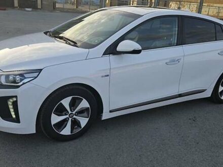 Хендай Ioniq 2017 в Здолбунове на Automoto.ua Белый Хендай Ioniq, объемом двигателя 0 л и пробегом 148 тыс. км за 12950 $, фото 1 на Automoto.ua