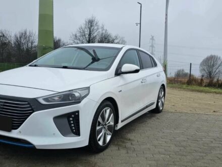 Белый Хендай Ioniq, объемом двигателя 0 л и пробегом 50 тыс. км за 9900 $, фото 1 на Automoto.ua