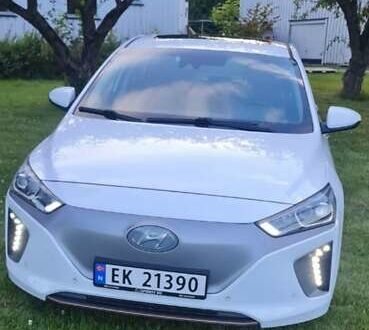 Хендай Ioniq 2017 в Ивано-Франковске на Automoto.ua Белый Хендай Ioniq, объемом двигателя 0 л и пробегом 112 тыс. км за 13500 $, фото 1 на Automoto.ua